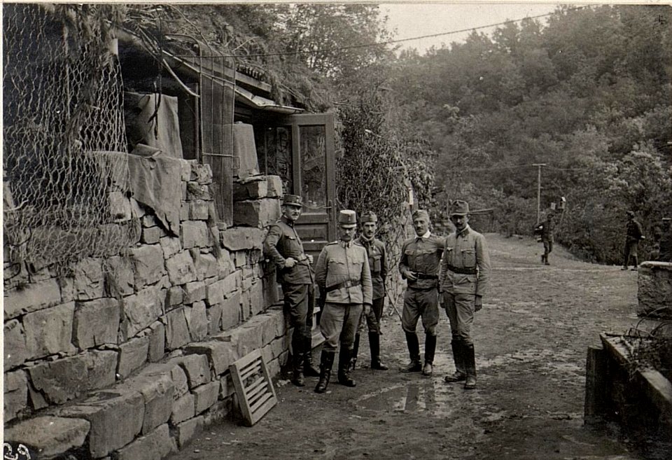 Unterkunft eines Brig. Komdos bei Ozrenj. 27.8.17. (BildID 15600045)