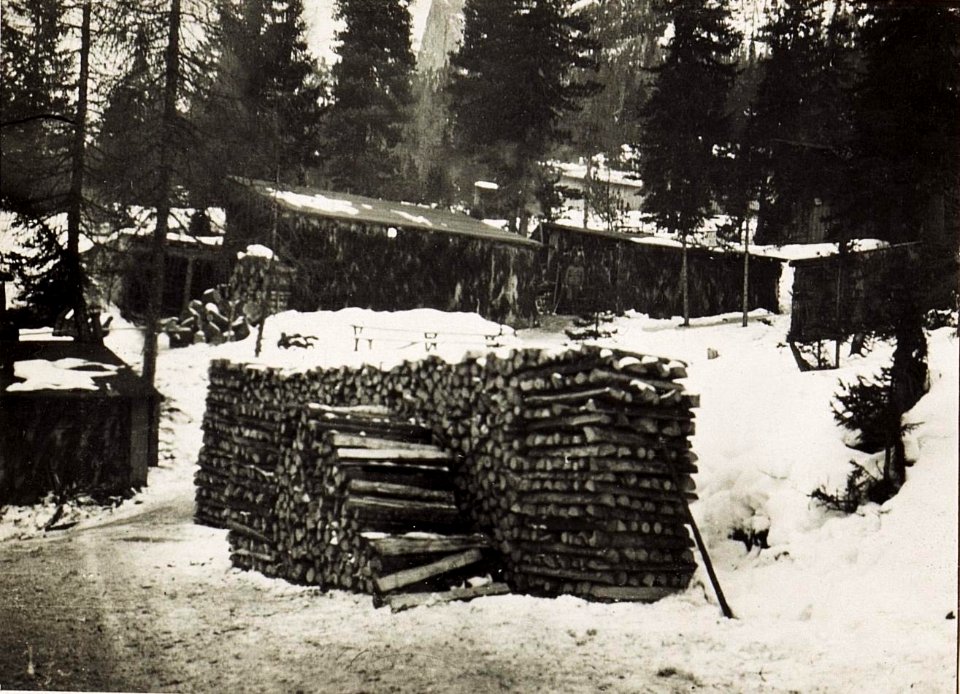 Unterkünfte auf Plätzwiese, 8.12.1915. (BildID 15582793)