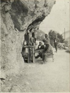 Unterstand auf Kote 1313 ROMBON. Aufgenommen am 12. Juli 1916. (BildID 15478556)