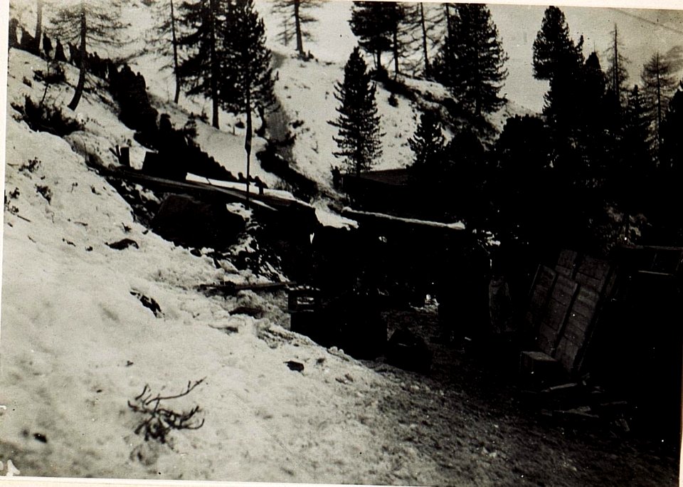 Unterkunftshütte auf Alpenrose, 4.12.1915. (BildID 15582639)