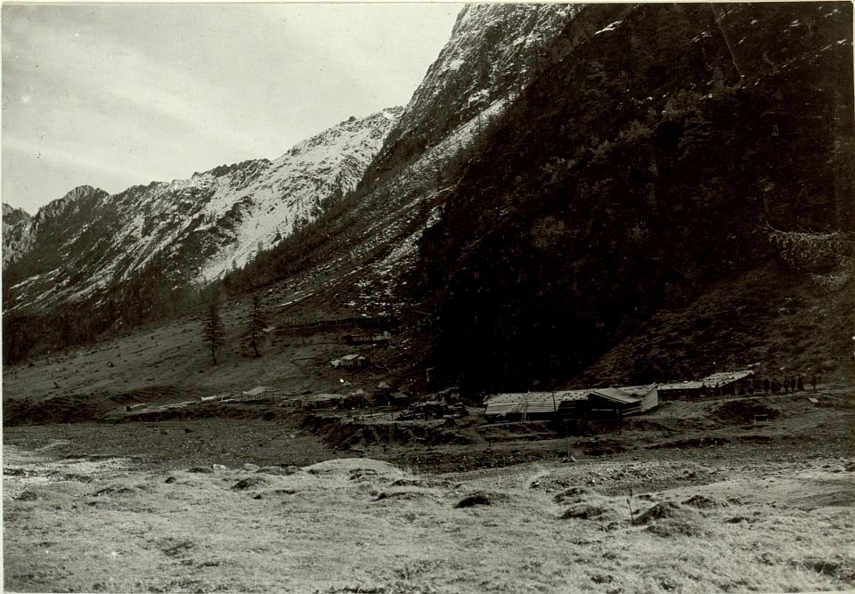 Unterkünfte des Bataillonskommandos von der Brennerhütte, (BildID 15463099)