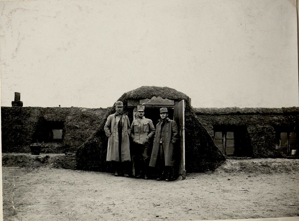 Unterstand des Rgts.Kmdos.IR.89 in der Dauerstellung südwestl. Zornizcze. 9. November 1915. (BildID 15540650)