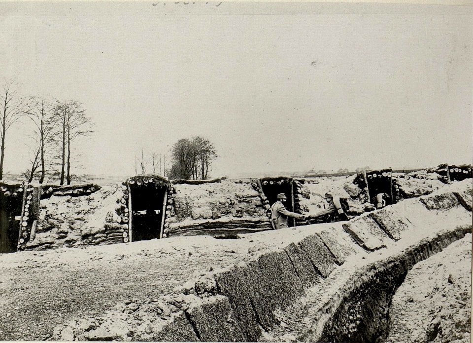 Unterstände und Schüzengräben in der 2.Linie bei Chvascice. (BildID 15540090)