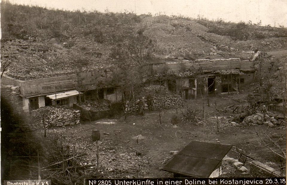 Unterkünffe in einer Doline bei Kostanjevica 26.3.18. (BildID 15617270)