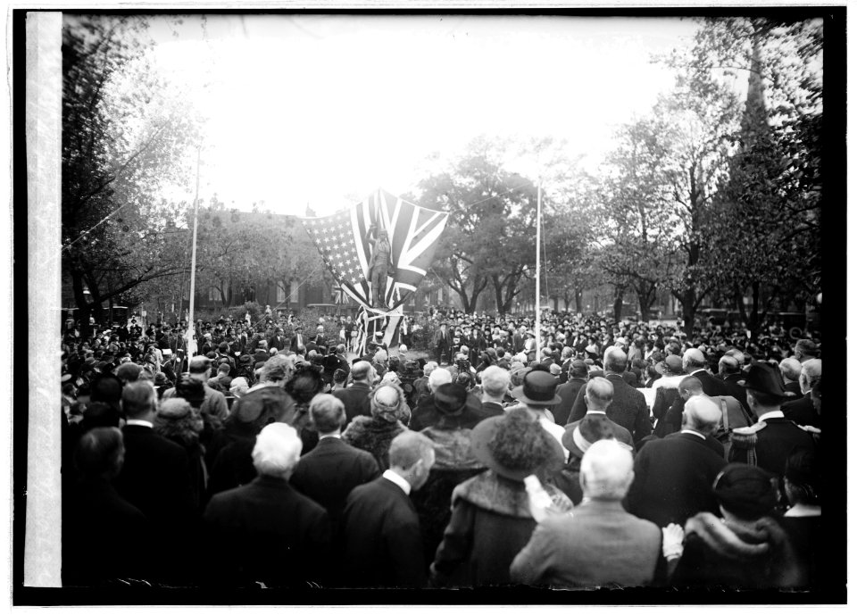 Unveiling Edmund Burke statue, 10-12-22 LCCN2016846775