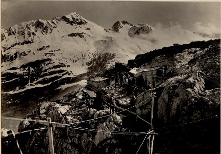 Unterstände und Infanteriestellung auf dem kleinen PAL, linker Flügel, Kabelleitungen des Elektrozuges 29-5 Ka, aufgenommen am 2. Mai 1916 (BildID 15473878)