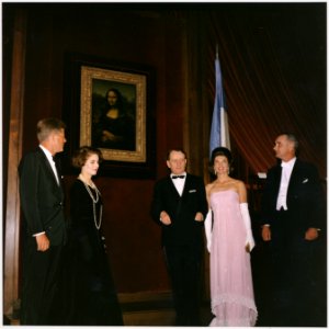 Unveiling of the Mona Lisa. President Kennedy, Madame Malraux, French MInister of Cultural Affairs Andre Malraux... - NARA - 194219