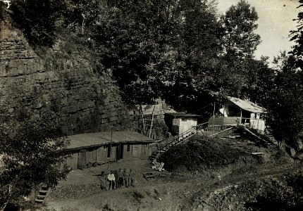 Unterkünfte österreichisch - ungarischer Truppen auf Podgorahöhe, Infanteriebataillon 1-69, 11.9.1915. (BildID 15593933)