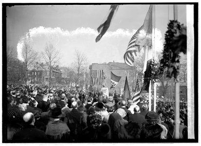 Unveiling of Dante statue, 12-1-21 LCCN2016845860