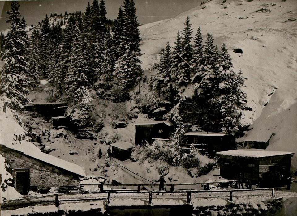 Unterstand d. FS. AB. 1-4 Feldkompanie.(1700 m Höhe) Schlucht bei Contrin (BildID 15735782)