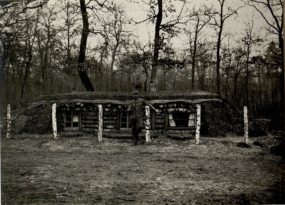 Unterstand des 2. F.J.B. im Walde nordwestl.Koryto. Aufgenommen am 19. November 1915. (BildID 15540720)