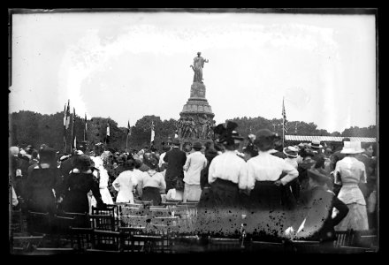 Unveiling Confederate monument, Arlington Cemetery, June 4, 1914 LCCN2016851144