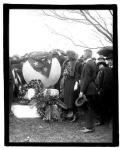 Unveiling Perry memorial LOC npcc.05933