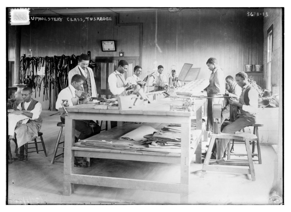 Upholstery class, Tuskegee LCCN2014700315