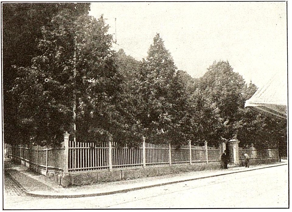 Uplands nations trädgård och Sysslomansgatan cirka 1900