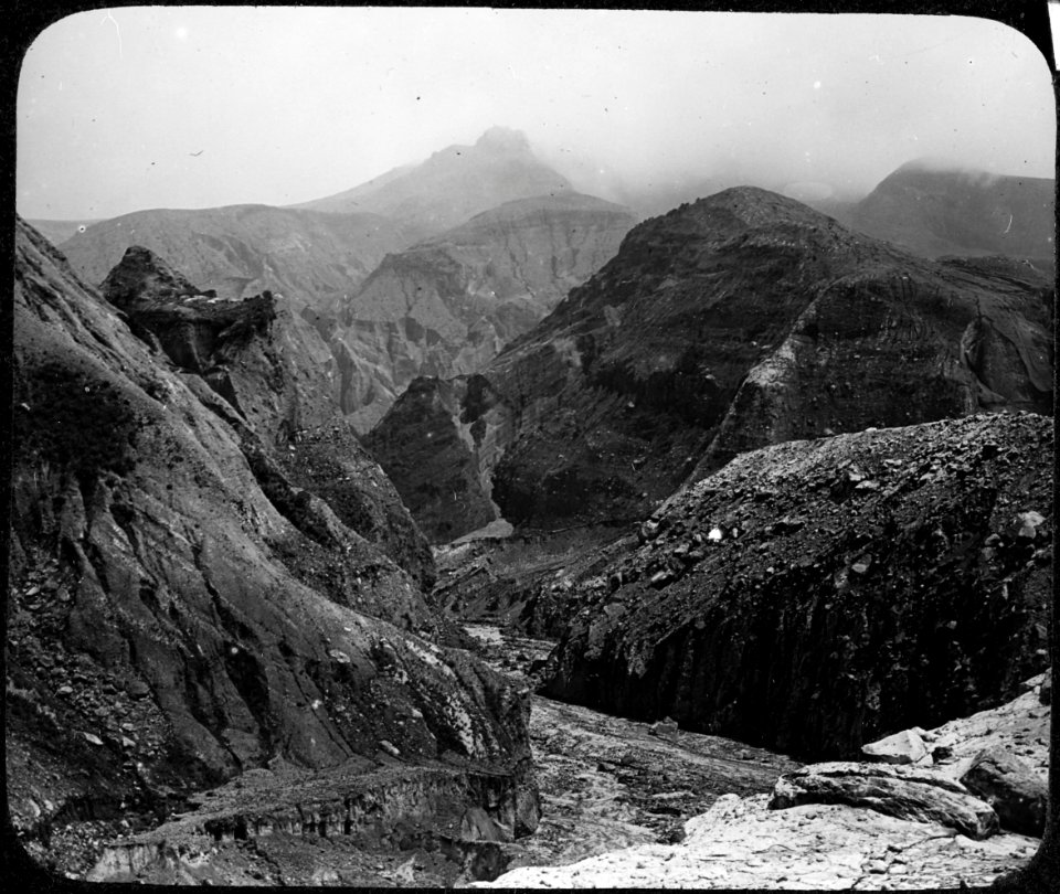 Upper part Riviere Blanche or Claire Pelee V-shaped notch YORYM-TA0317