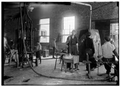 Upton Stopper Co., Morgantown, W. Va. Plenty of Small Boys The one by the machine is a 'catching up' boy He seemed about 10 yrs. old. Oct. 1908. See 183. L.W.H. LOC nclc.05364
