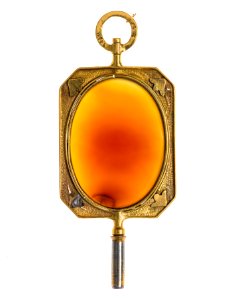 Urnyckel av sarder i ram av guld, 1813 - Hallwylska museet - 110385 photo