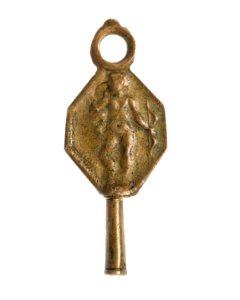 Urnyckel med relief föreställande Amor, 1800-tal - Hallwylska museet - 110348