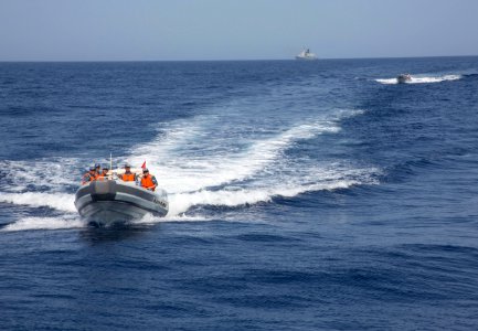 US and Chinese counter piracy exercise 130823-N-PW661-001