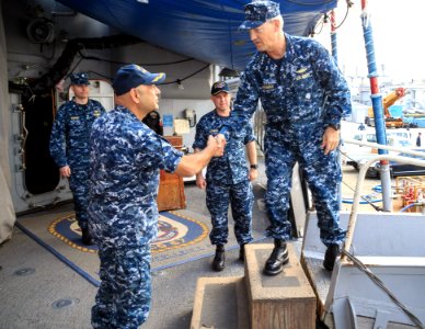 US 7th Fleet visit 141107-N-NE138-068