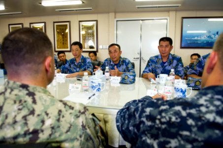US and Chinese military MIO exercise 130825-N-OM642-252