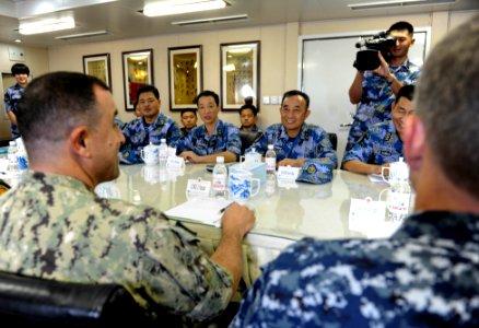 US and Chinese military MIO exercise 130825-N-OM642-238