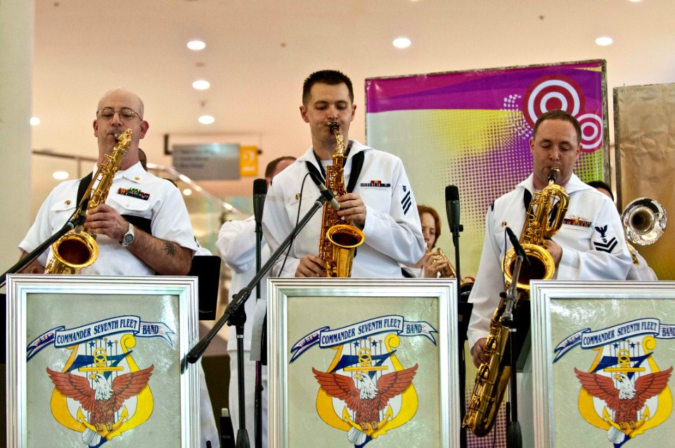 US 7th Fleet Band performs 120324-N-CZ945-688