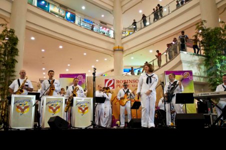 US 7th Fleet Band performs 120324-N-CZ945-527