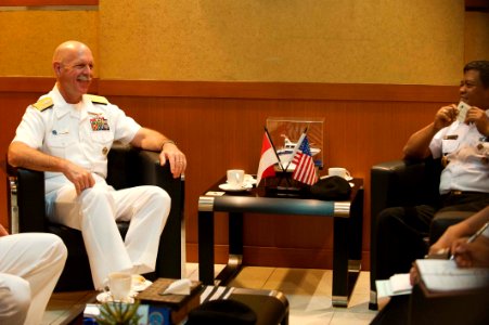 US 7th Fleet commander visits Indonesian navy headquarters and college 120514-N-CZ945-250