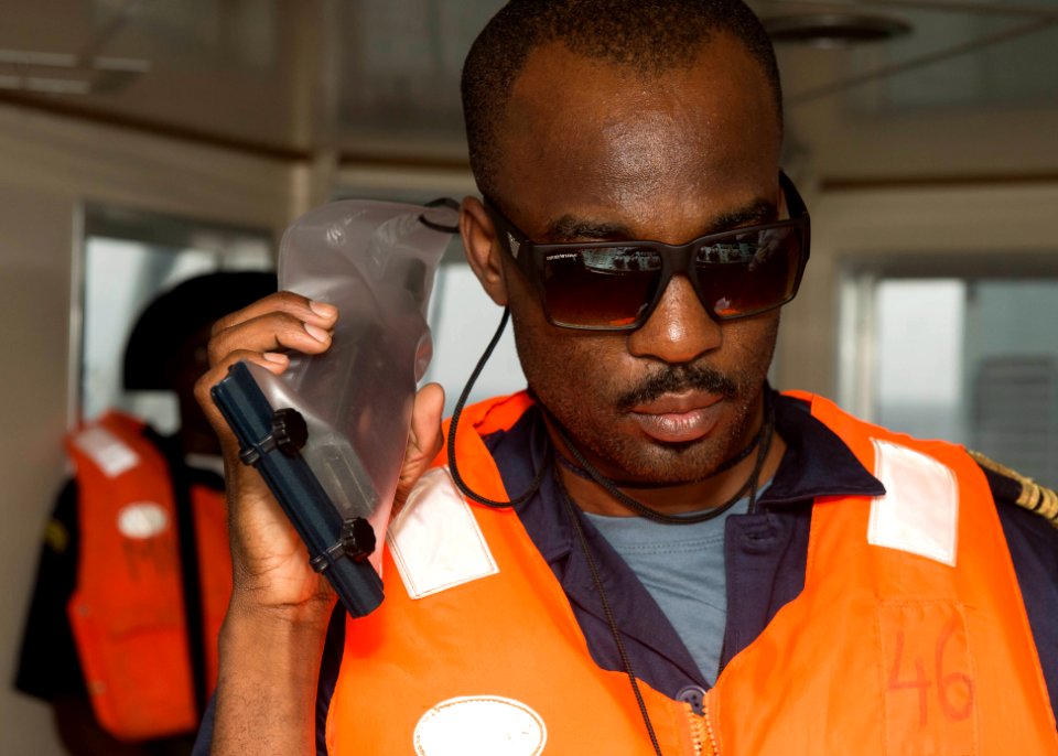 US and Mozambique boarding parties train together (32726718345)