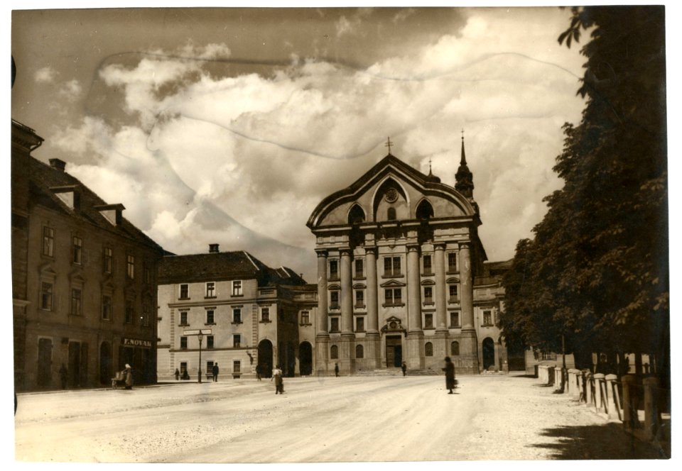 Uršulinska cerkev v Ljubljani 1920-a