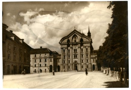 Uršulinska cerkev v Ljubljani 1920-a