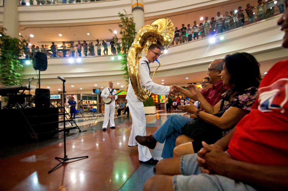US 7th Fleet Band performs 120324-N-CZ945-181