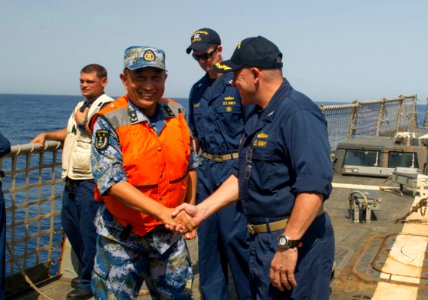 US and Chinese counter piracy exercise 130823-N-OM642-042