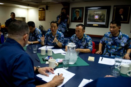 US and Chinese counter piracy exercise 130823-N-OM642-090
