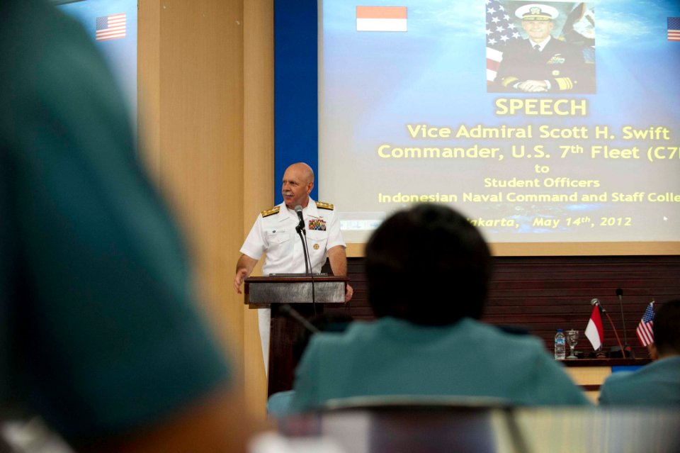 US 7th Fleet commander visits Indonesian navy headquarters and college 120514-N-CZ945-146