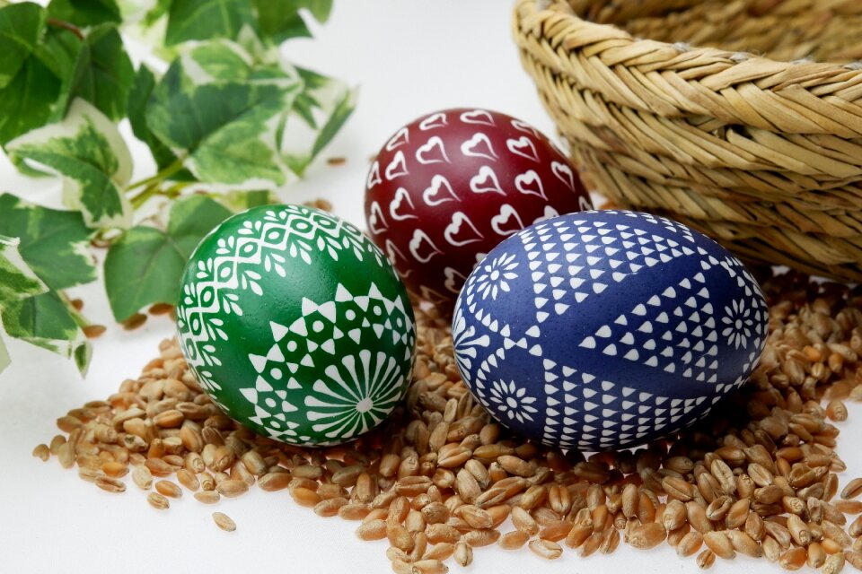 Easter decoration wax technique happy easter