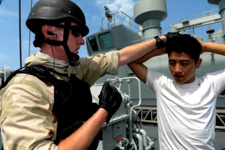 US and Chinese military MIO exercise 130825-N-OM642-123