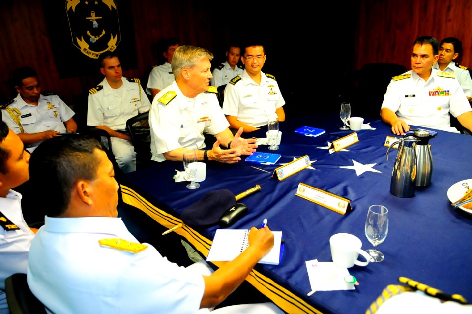 US 7th Fleet multilateral roundtable discussion with Singapore, Malaysian and Indonesian navy 150506-N-GR655-092