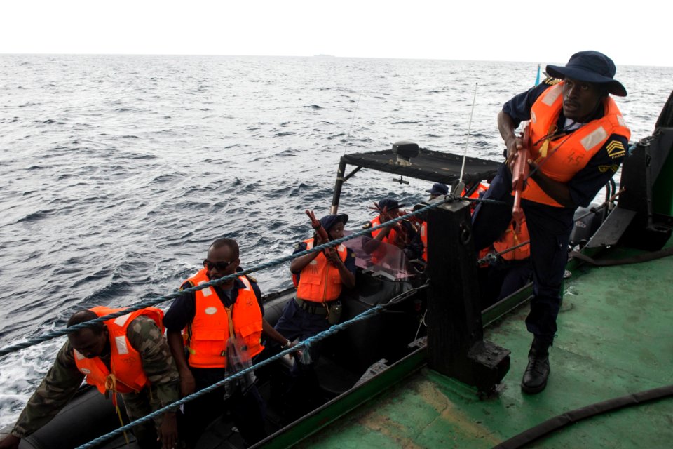 US and Mozambique boarding parties train together (31913219003)