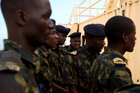 US and Mozambique boarding parties train together (32287120910)