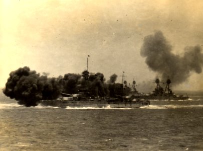 US batleships fire broadsides 1930s
