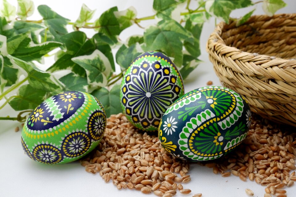 Easter decoration wax technique happy easter