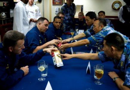 US and Chinese counter piracy exercise 130823-N-OM642-199