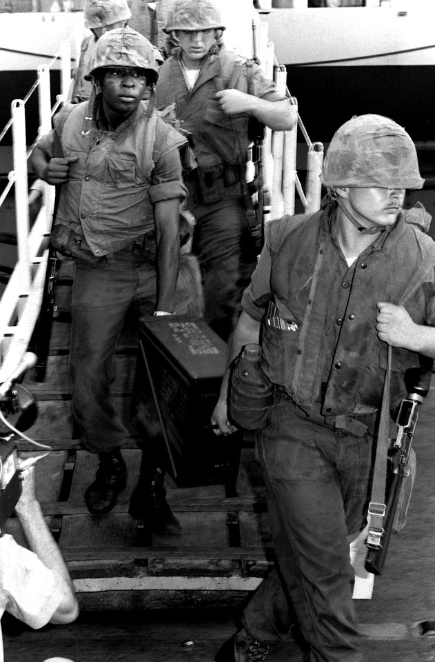 US Marines depart USS Coral Sea (CV-43) after Mayagüez incident