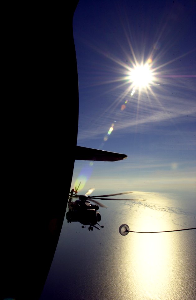 US Navy 011012-F-4728F-005 CH-53 air-to-air refueling