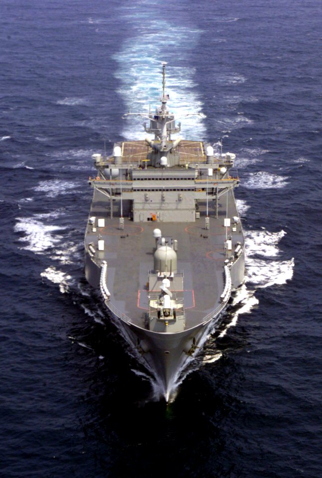 US Navy 010815-N-2743B-005 USS Mount Whitney underway