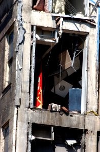 US Navy 010912-N-3235P-013 Marine flag stands tall amidst the Pentagon damage