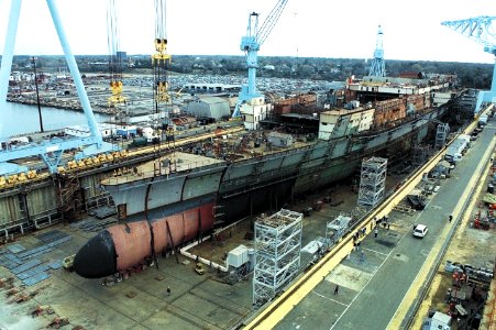US Navy 000316-N-0000G-007 Ronald Reagan CVN 76 under construction